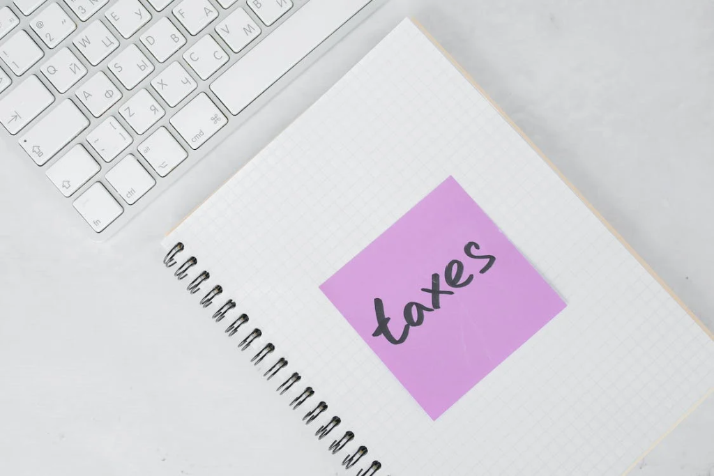 Taxes written on a sticky note